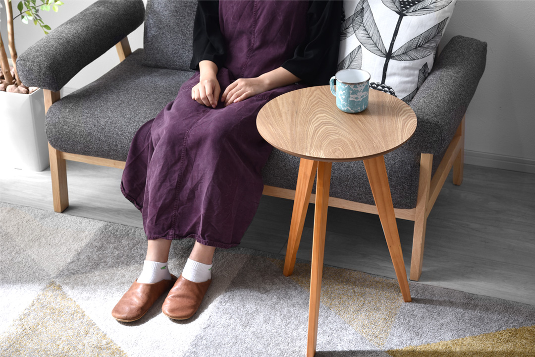 サイドテーブル ロースツール 矢印型スツール コーヒーテーブル グレー スチール ロースツール W38×D38×H47cm azumaya / 東谷のレンタル
