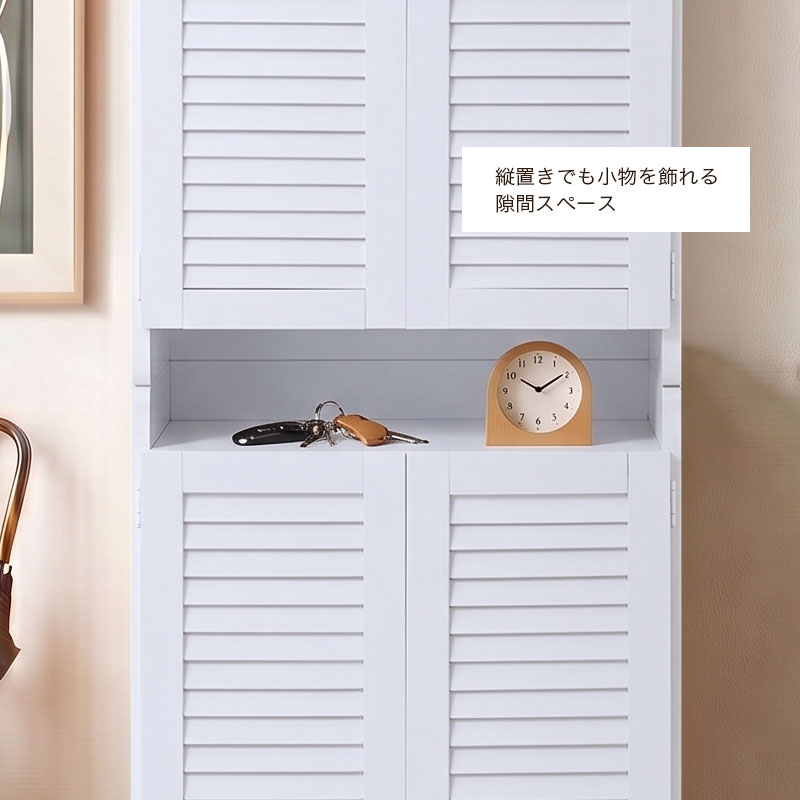 天板は鍵や時計などの小物置きに最適。失くしものを防ぐ玄関の定位置スペース