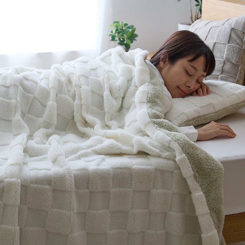ふわとろチェックリバーシブル 2枚合わせ毛布 Mira >